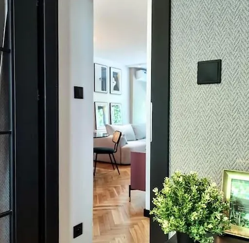 No. 8 / Nr 8 By Cooee *