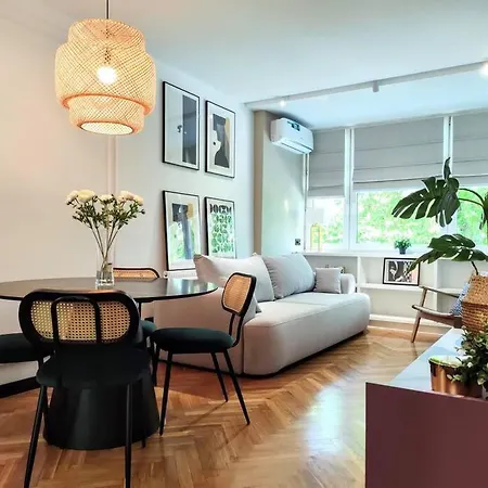 No. 8 / Nr 8 By Cooee Warsaw